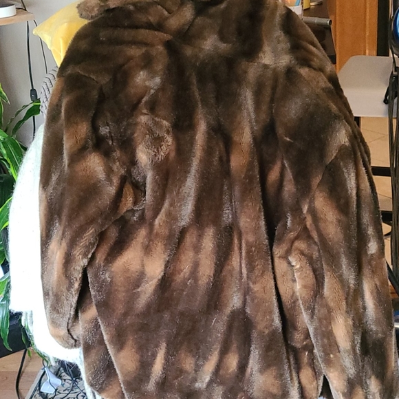 Faux fur coat - Picture 2 of 3